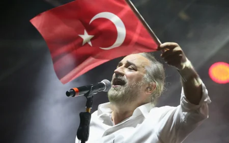 Volkan Konak Sahnede Fenalaştı, Kaldırıldığı Hastanede Hayatını Kaybetti