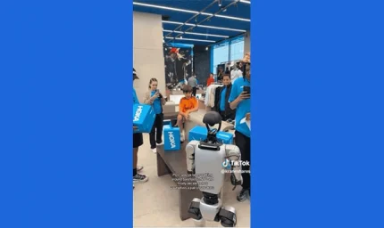 İnsanoid robot, ayakkabı mağazasında herkesi şaşırttı!